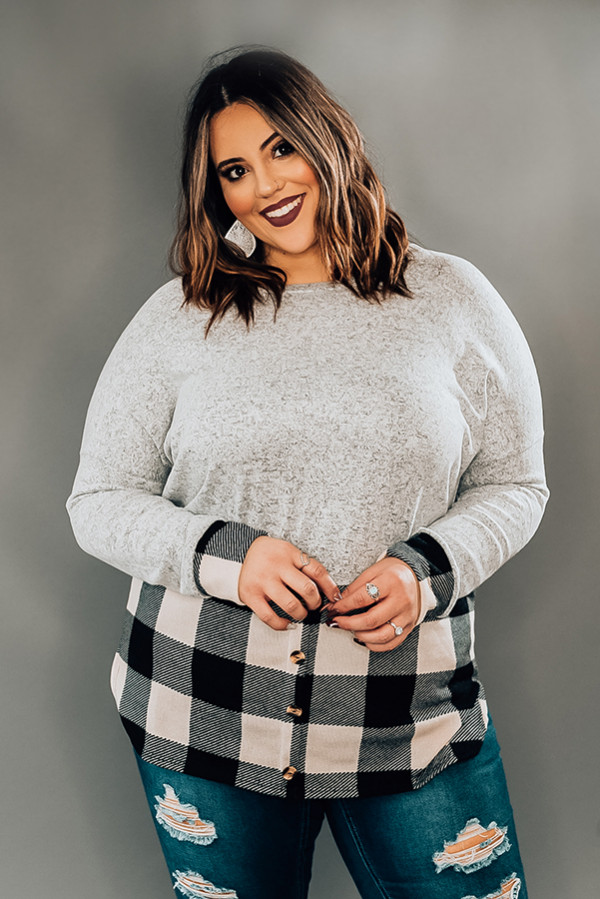 LONG SLEEVE, SOLID KNIT TUNIC WITH CREAM AND BLACK PLAID BOTTOM AND BUTTON DETAIL. ALSO AVAILABLE IN BLACK. MODEL INFO: NIKI SIZE 14, WEARING AN XL. PIPER SIZE 0, WEARING A SMALL. 95% POLYESTER 5% SPANDEX
SMALL 4-6
MEDIUM 6-8
LARGE 8-10
X-LARGE 10-14