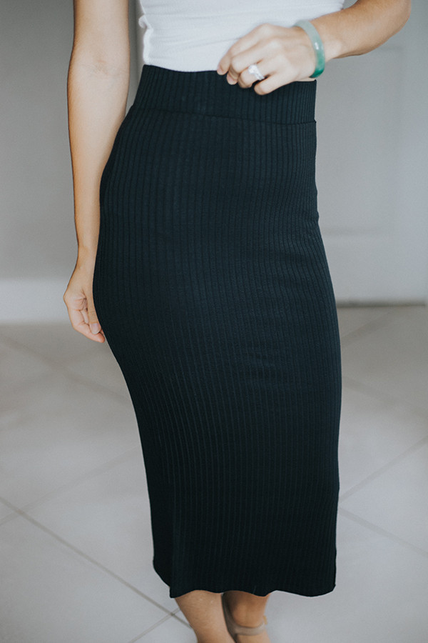 HIGH WAISTED CALF LENGTH RIBBED SKIRT
WITH EYELET SIDE SEAM
95% RAYON 5% LYCRA
AVAILABLE IN OLIVE AND CHARCOAL.
SMALL 4-8 MEDIUM 10-12 LARGE 14-16