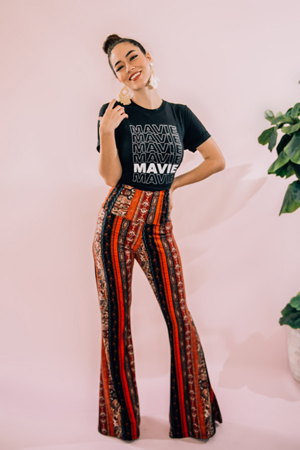 HIGH WAIST, MULTI COLOR PRINT, KNIT BELL BOTTOM PANT. PIPER – SIZE 0, 5’5” WEARING A SMALL. NIKI – SIZE 14, 5’4”, WEARING A LARGE.
100 % POLYESTER
SMALL 0-4
MEDIUM 6-10
LARGE 12-14