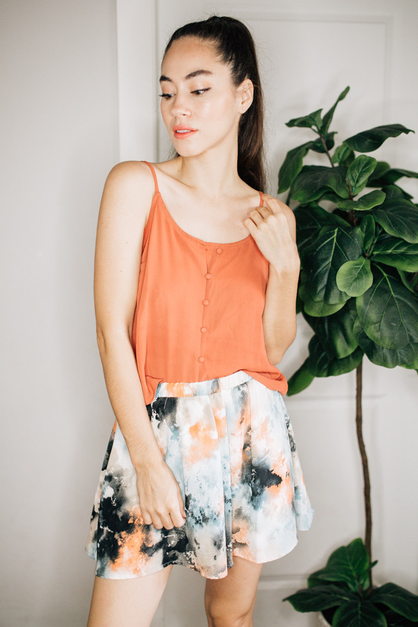 TIE-DYE PRINT SHORTS WITH
ELASTIC WAISTBAND.
100% POLYESTER
SMALL 0-4
MEDIUM 6-10
LARGE 12-14