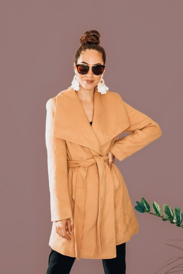 CAMEL LONG WRAP COAT, WITH OVERSIZED SHAWL COLLAR. 100% POLYESTER. AMANDA IS 5’6” SIZE 2, WEARING A SMALL. NIKI IS SIZE 14 WEARING AN LARGE.
S 0-4
M 6-10
L 12-14