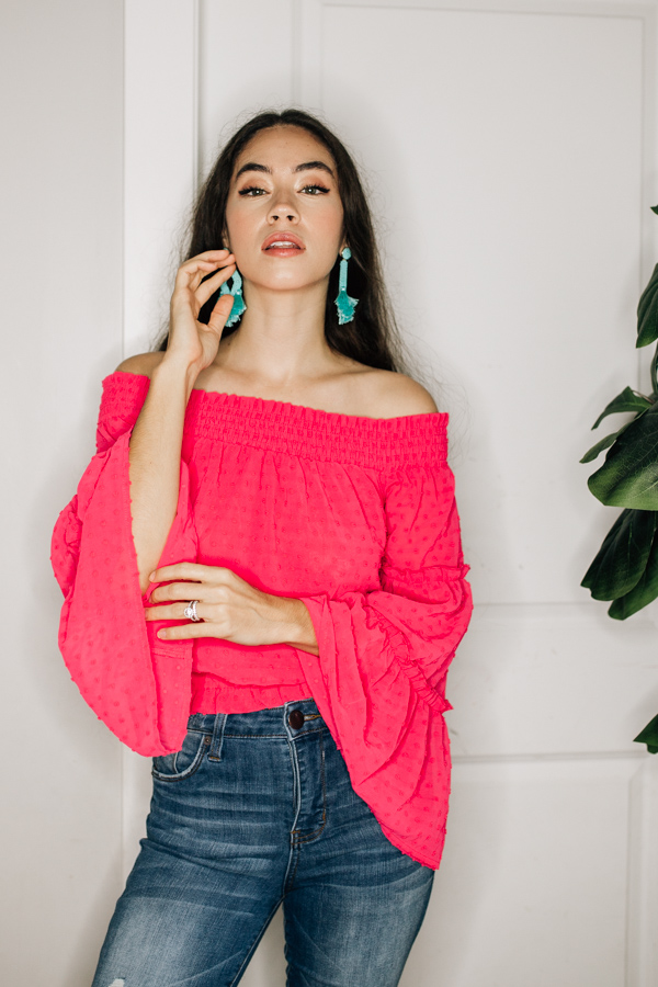 OFF THE SHOULDER, BELL SLEEVE TOP WITH
ELASTIC AT NECKLINE AND WAIST.
100% POLYESTER
XS 0-2
SMALL 4-6
MEDIUM 8-10
LARGE 10-12
XL 12-14