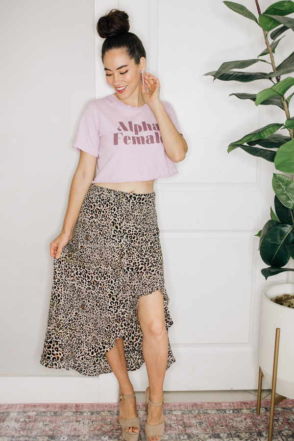 MID LENGTH LEOPARD PRINT
SKIRT WITH SIDE UPPER SLIT.
100% POLYESTER.
X-SMALL 0-2
SMALL 4-6
MEDIUM 8-10
LARGE 12-14
X-LARGE 16-18