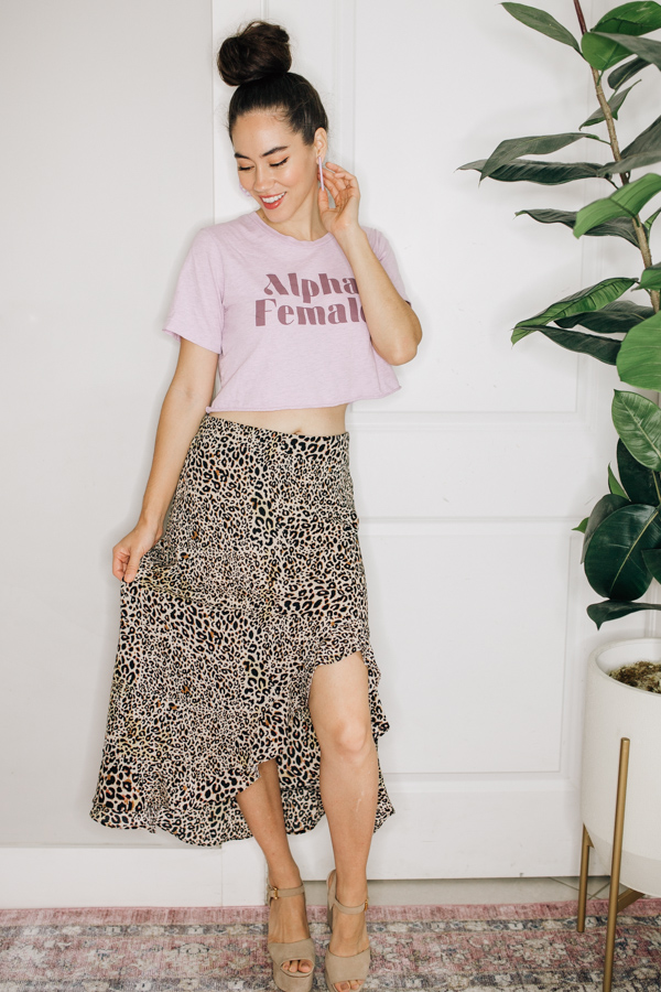 MID LENGTH LEOPARD PRINT
SKIRT WITH SIDE UPPER SLIT.
100% POLYESTER.
X-SMALL 0-2
SMALL 4-6
MEDIUM 8-10
LARGE 12-14
X-LARGE 16-18