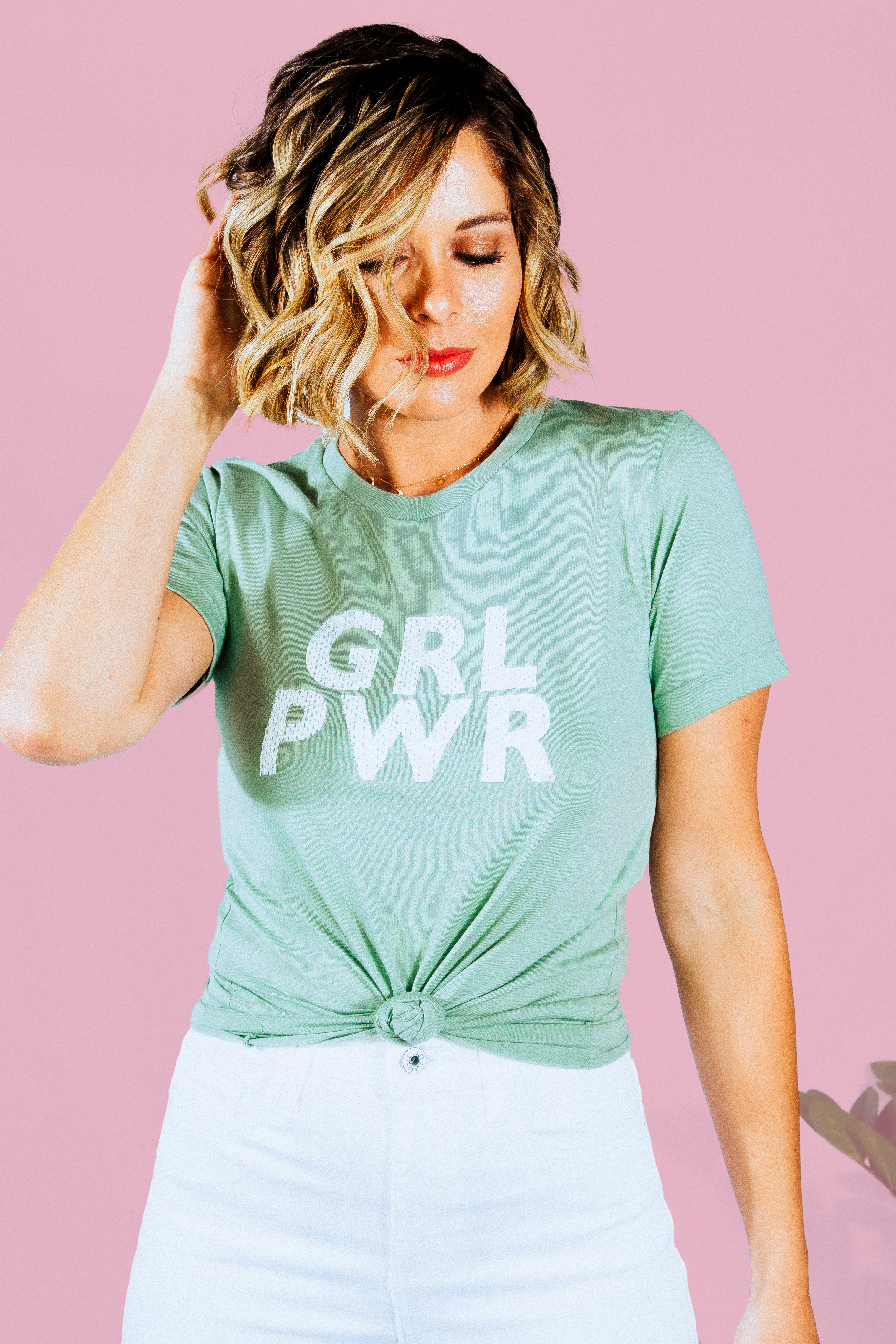 EXCLUSIVE TO MAVERICK. SAGE GREEN HEATHERED TEE. SUPER SOFT MATERIAL. WHITE “GRL PWR” GRAPHIC. 52% COTTON 48% POLYESTER. AMANDA IS 5’7” A SIZE 2, WEARING A SMALL. DALLAN IS 5’7” SIZE 4/6 WEARING A SMALL.
XS 00-0
S 0-4
M 4-8
L 8-12
XL 12-16
