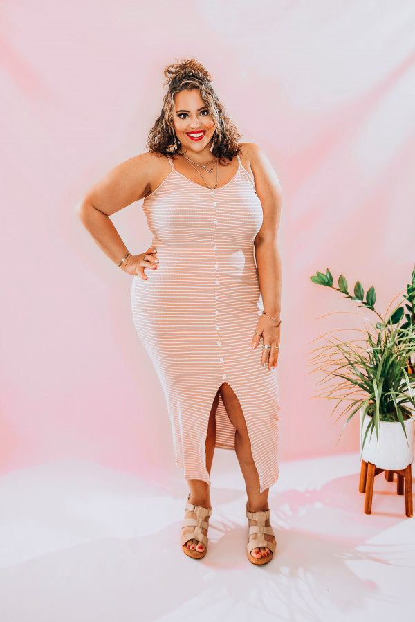 Very stretchy bodycon dress. Adjustable straps, button detail and higher slit. Hits mid shin. 95% cotton, 5% spandex. Piper is 5’4 , size 0 wearing a Small. Niki is a size 14, wearing a size Large.
S 0-6
M 6- 12
L 12-16
