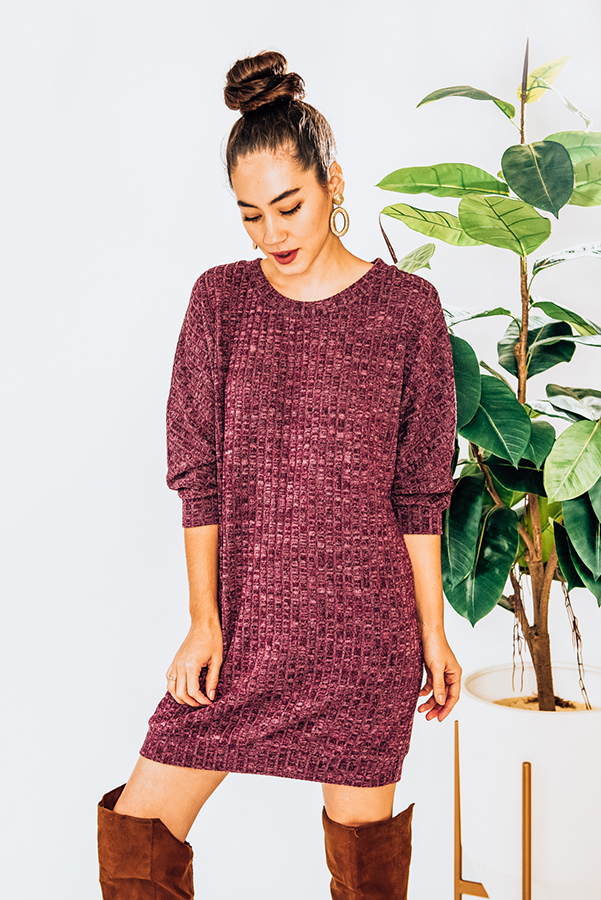LOOSE FIT, RIBBED DRESS W/CUFF DETAIL AT SLEEVES AND BOTTOM. DISTRESSED, FADED MAROON COLOR. MODEL INFO: PIPER–SIZE 0, 5’5”, WEARING A S. NIKI–SIZE 14, 5’4”, WEARING A LG.
95% POLYESTER, 5% SPANDEX
X-SMALL 0-2
SMALL 4-6
MEDIUM 6-8
LARGE 10-12
XL 14-16