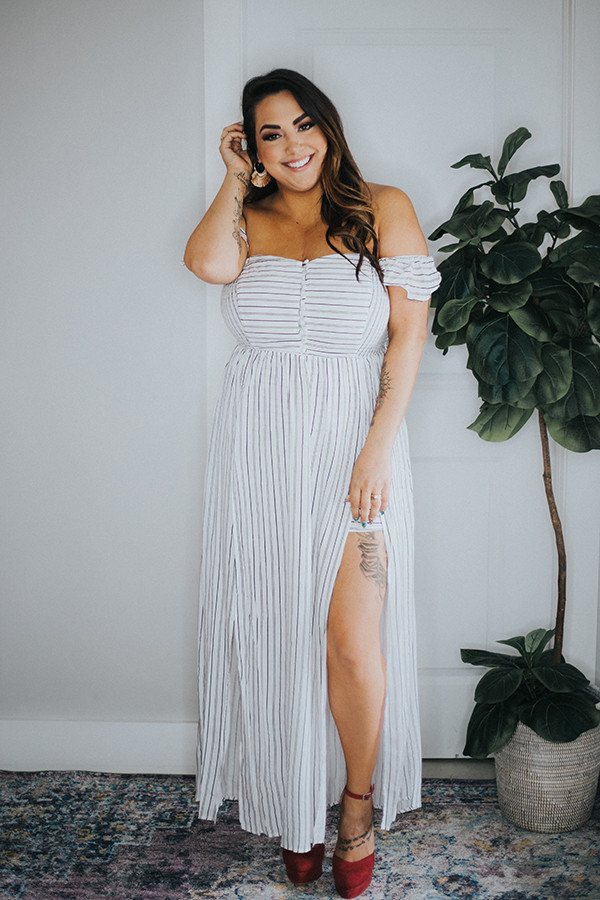 SHORT SLEEVE OFF THE SHOULDER MAXI JUMPSUIT.
UNDER LAYER WITH SHORTS.
70% COTTON 30% LINEN
ONLY COMES IN 1X-2X
1X- 12-16 2X - 18-20