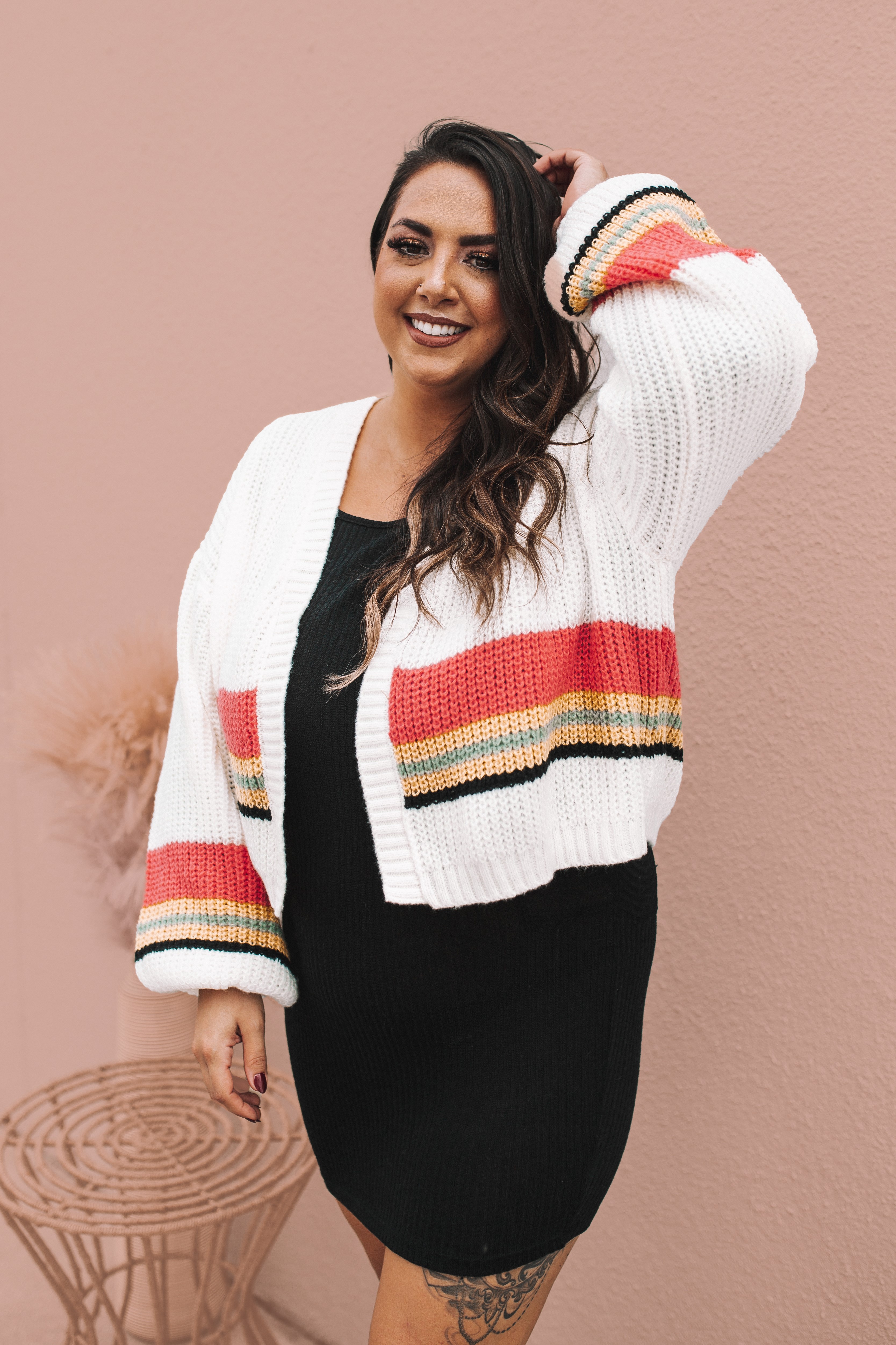 CREAM COLORED CHUNKY KNIT CARDIGAN WITH BUBBLE SLEEVES. FEATURING PINK, MUSTARD, GREY AND BLACK STRIPES. 100% POLYESTER. AMANDA IS 5’7 SIZE 2, WEARING A SMALL. GABBY IS SIZE 10/12 WEARING A LARGE.
S 0-4
M 6-10
L 12-16