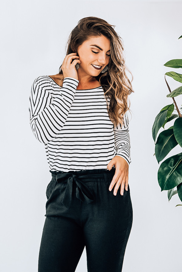 BLACK AND WHITE STRIPE LONG SLEEVE TOP. LOOSE FITTING WITH DROP SHOULDER DETAIL. SISSY IS A SIZE 6 AND WEARING A SMALL. NIKI IS A SIZE 14 AND WEARING A LARGE.
95% POLYESTER 5% SPANDEX
X-SMALL 0-2
SMALL 4-6
MEDIUM 8-10
LARGE 12-14
X-LARGE 16-18