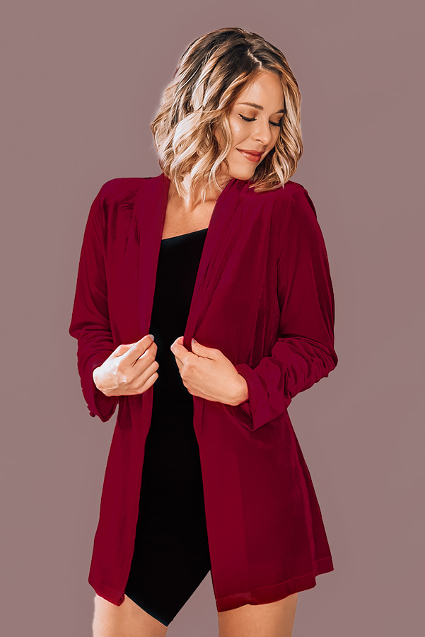 VELVET BLAZER. RED COLOR WITH BUTTON DETAIL ON SLEEVES. 95% POLYESTER, 5% SPANDEX. AMANDA IS A SIZE 5’6” SIZE 2, WEARING A SMALL.
S 0-4
M 6-10
L 10-14