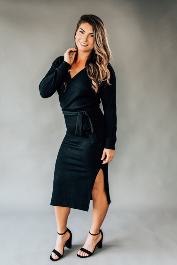 BLACK, MAXI SURPLICE SWEATER DRESS W/SLIT AND TIE BELT. MODEL INFO: PIPER–SIZE 0, 5’5”, SISSY-SIZE 6, 5’6”, BOTH WEARING SMALL. NIKI–SIZE 14, 5’4”, WEARING A LARGE, SNUG FIT.
95% POLYESTER, 5% SPANDEX
X-SMALL 0-2
SMALL 4-6
MEDIUM 6-8
LARGE 10-12
XL 12-14