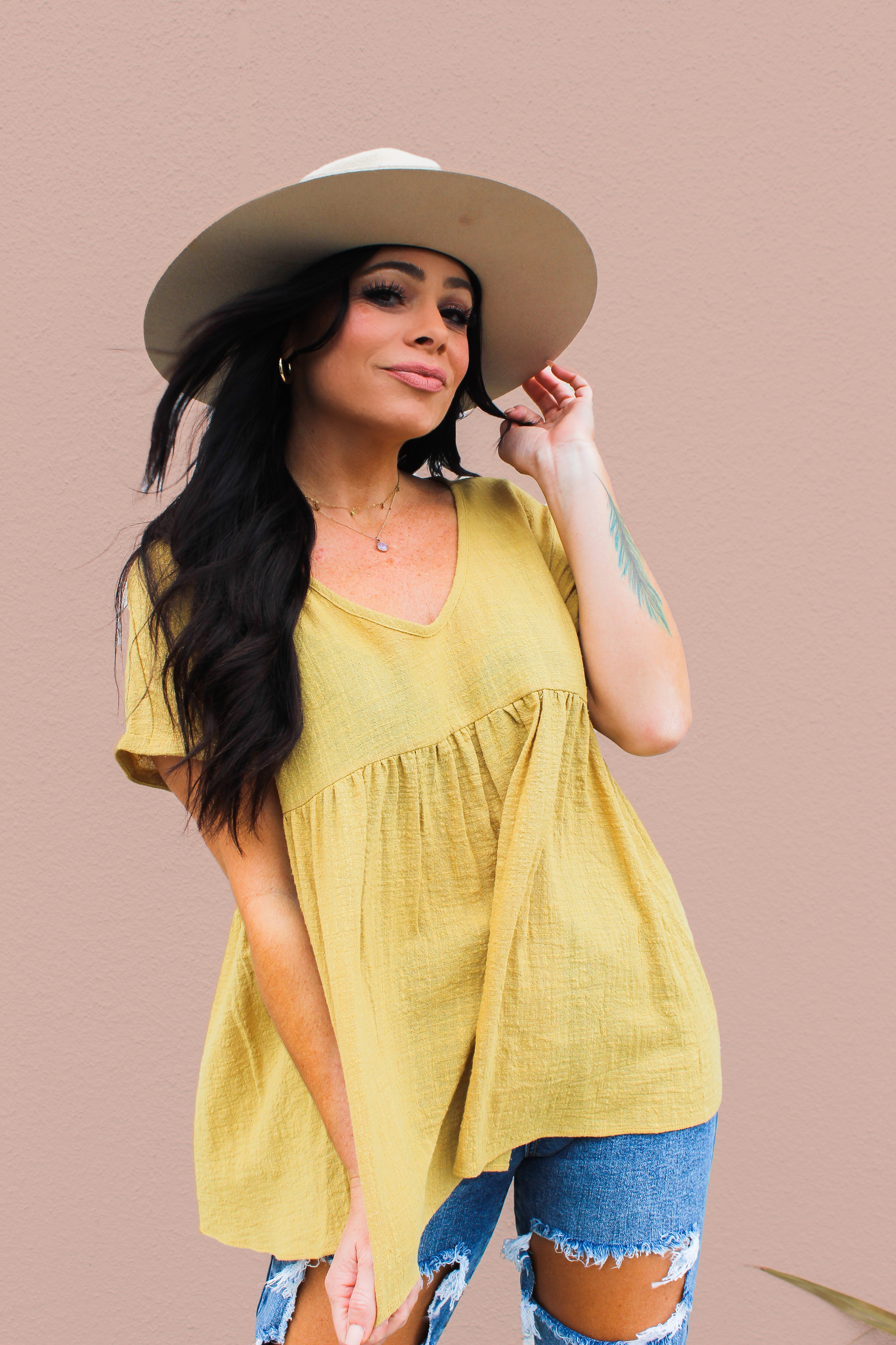 MAVERICK EXCLUSIVE! LIGHTWEIGHT COTTON MATERIAL SCOOP NECK TOP IN GOLDEN MUSTARD. BABYDOLL STYLE WITH DROP SHOULDER SHORT SLEEVES. 100% COTTON. STEPHANIE IS 5’4” SIZE 4 WEARING SMALL.
XS 0-2
S 4-6
M 8-10
L 12-14
XL 14-16