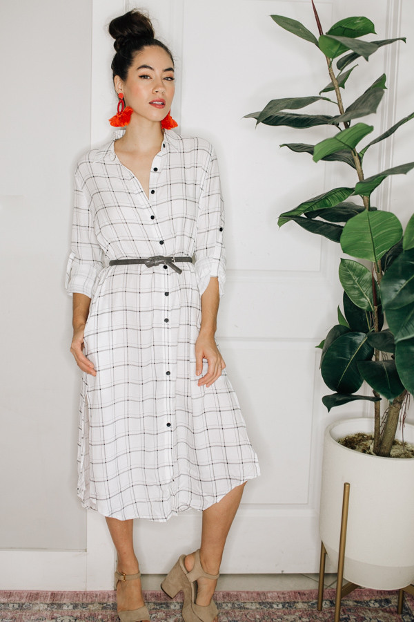 BUTTON UP PLAID DRESS WITH CUFFED
SLEEVE DETAIL. *BELT NOT INCLUDED.
65% POLYESTER, 35% COTTON.
SMALL 0-6
MEDIUM 8-12
LARGE 14-16