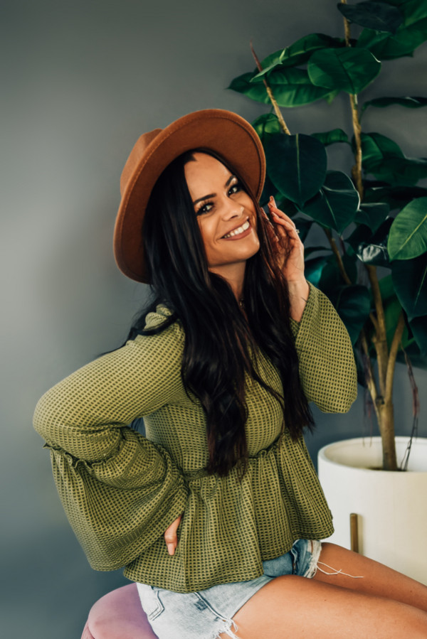 OLIVE, BELL SLEEVE CROP TOP. SOFT, WAFFLE KNIT MATERIAL. MODEL INFO: STEPHANIE SIZE 4 AND PIPER SIZE 0 - BOTH WEARING SMALL. NIKI SIZE 14 WEARING XL.
95% POLYESTER 5% SPANDEX
X-SMALL 0-2
SMALL 4-6
MEDIUM 6-8
LARGE 10-12
X-LARGE 12-14