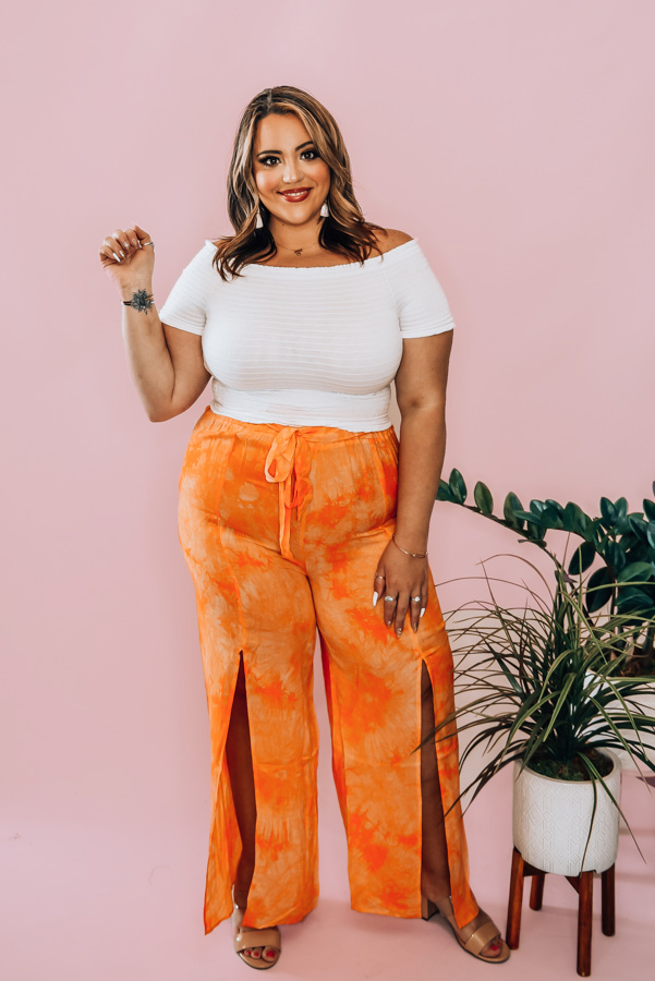 ORANGE TIE DYE, WIDE LEG, OPEN SLIT PANT. HIGH WAISTED WITH A BELT SASH. COMES IN TWO COLORS – KHAKI AND ORANGE. 100% RAYON. PIPER IS 5’4, SIZE 0 WEARING A SMALL. NIKI IS A SIZE 14, WEARING A SIZE LARGE.
S 0-4
M 6-10
L 10-14