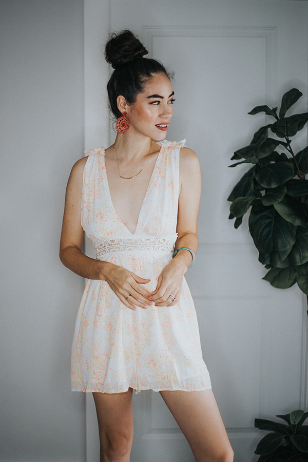 SLEEVELESS V-NECK FITTED WAIST CREAM FLORAL
CROCHET DETAIL ROMPER.
100% RAYON
SMALL 4-8 MEDIUM 10-12 LARGE 14-16