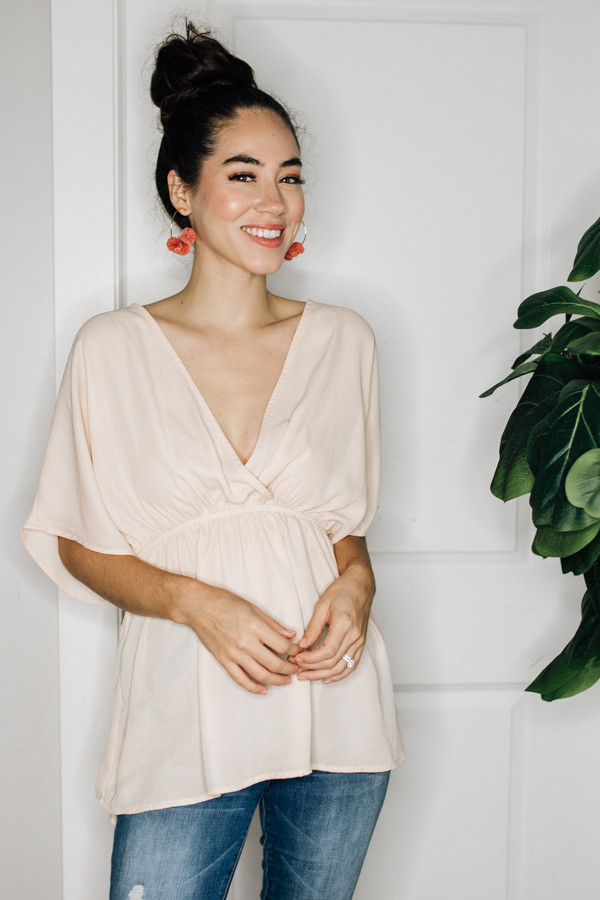 SLIGHTLY SHEER, DEEP V TOP. FLOWY
AND LOOSE, WITH ELASTIC AT WAIST.
COMES IN CREAM AND BURGUNDY.
100% POLYESTER.
X-SMALL 0-2
SMALL 4-6
MEDIUM 8-10
LARGE 12-14
X-LARGE 16-18