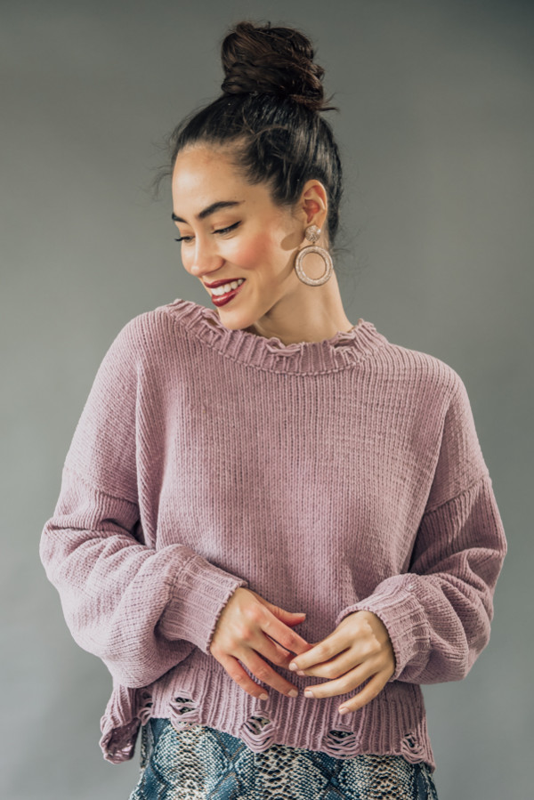 LAVENDER CROP SWEATER WITH DISTRESSED DETAILING AT NECK AND BOTTOM. MODEL INFO: PIPER - SIZE 0, 5’5” WEARING A SMALL, FIT WAS LOOSE.
100% POLYESTER
SMALL 2-6
MEDIUM 6-10
LARGE 10-14