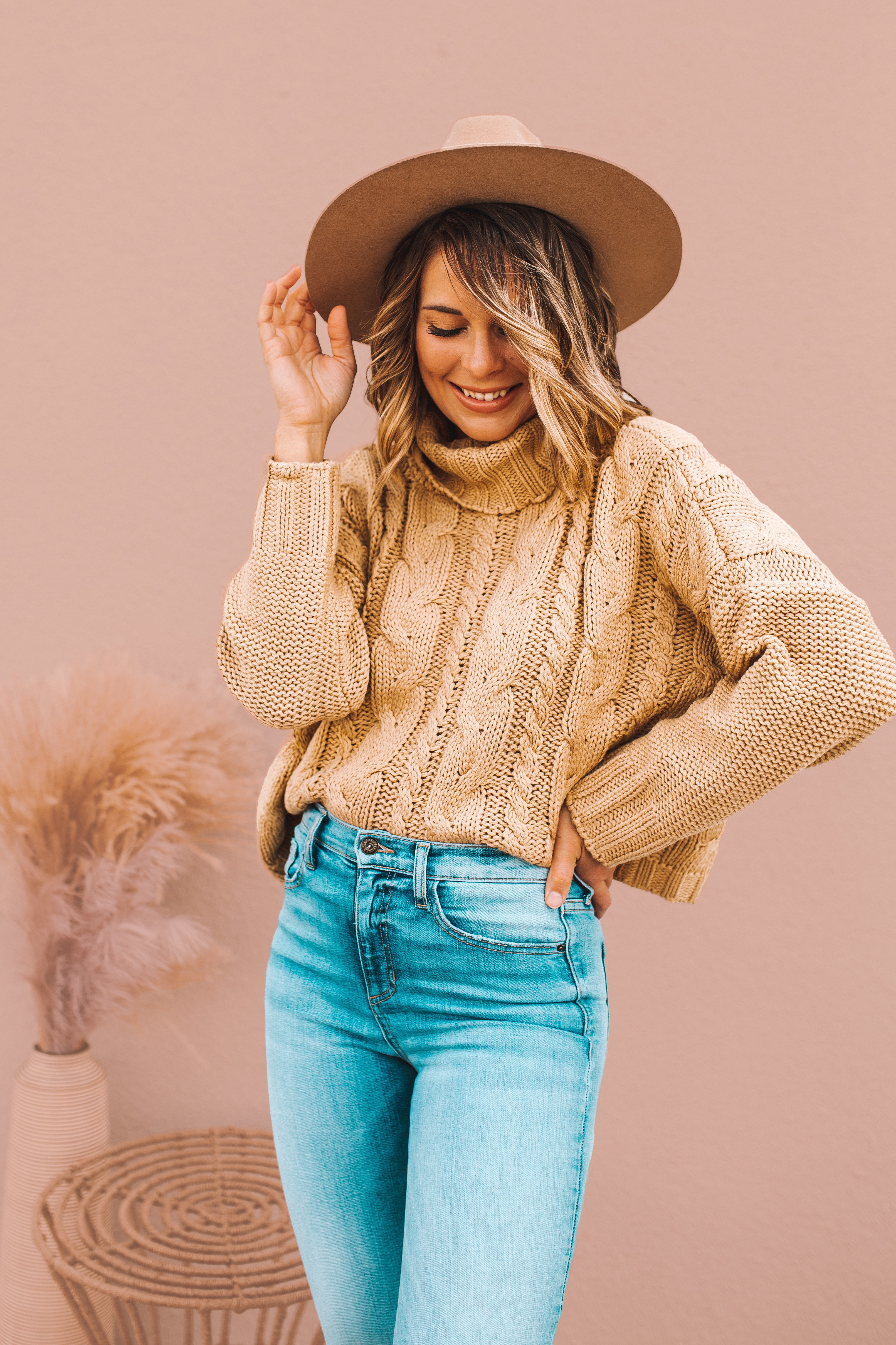 MUSTARD COLORED, CABLE KNIT, TURTLENECK SWEATER. LOOSER FIT. 100% ACRYLIC. AMANDA IS 5’7 SIZE 2, WEARING A SMALL. GABBY IS SIZE 10/12 WEARING A LARGE.
S 0-4
M 6-10
L 12-14