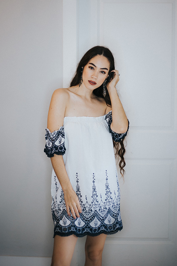 OFF WHITE OFF THE SHOULDER TUNIC/DRESS WITH SHORT SLEEVES AND EMBROIDERY CUT OUT DETAIL. LINED.
100% RAYON.
SMALL 0-4 MEDIUM 6-8 LARGE 8-10