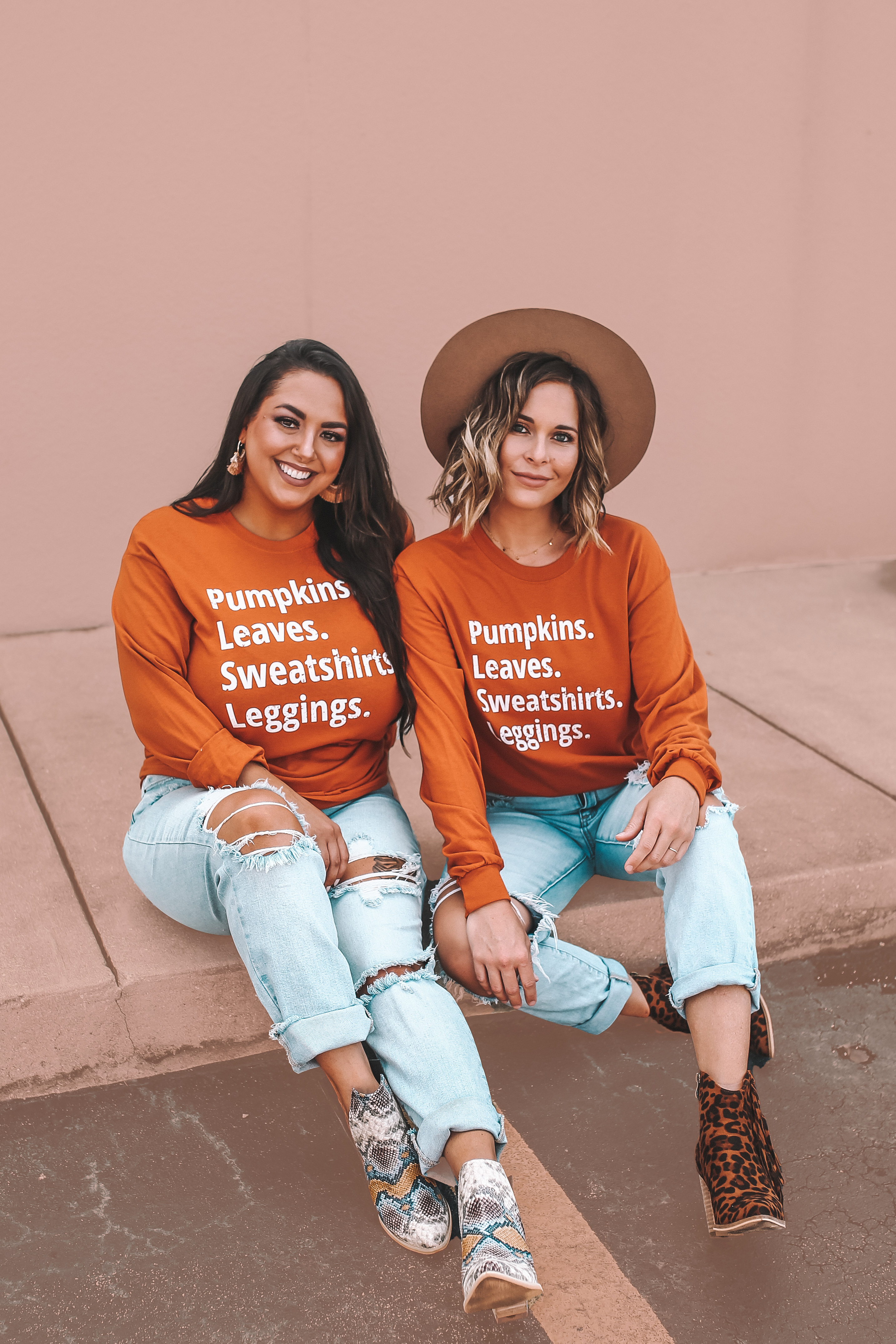 PUMPKIN SPICE ORANGE, UNISEX LONG SLEEVE TEE. WHITE “PUMPKINS. LEAVES. SWEATSHIRTS. LEGGINGS” GRAPHIC. 100% COTTON. AMANDA IS 5’7 SIZE 2, WEARING SMALL. GABBY IS 5’8” A SIZE 12 WEARING A LARGE.
S 0-4
M 4-8
L 8-12
XL 12-16
2XL 16-20