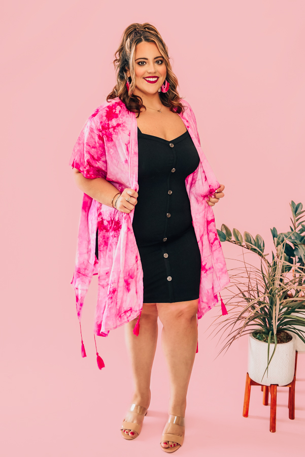 PINK, SHORT SLEEVE, TIE DYE KIMONO. TASSEL DETAIL. 100% RAYON. PIPER IS 5’4, SIZE 0 WEARING A SMALL. NIKI IS A SIZE 14, WEARING LARGE.
S 0-6
M 6-12
L 12-18