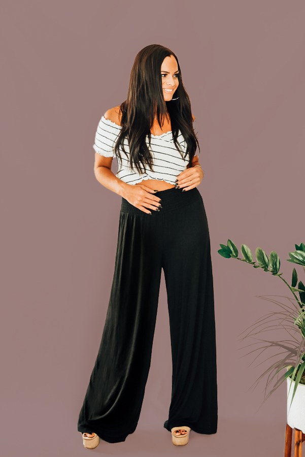 BLACK WIDE LEG PAINTS WITH ELASTIC WAIST. AVAILABLE IN TWO COLORS - BLACK/BROWN TIE DYE AND SOLID BLACK. 100% RAYON. STEPHANIE IS SIZE 4, WEARING SMALL, PIPER IS SIZE 0, WEARING SMALL, NIKI IS SIZE 14 WEARING XLARGE.
XS 0-2
S 4-6
M 8-10
L 12-14
XL 16-18