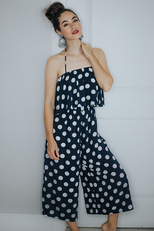 NAVY/WHITE POLKA DOT JUMPSUIT
HALTER TIE BACK, MID LENGTH LEG
100% RAYON
SMALL 4-6 MEDIUM 8-10 LARGE 12-14