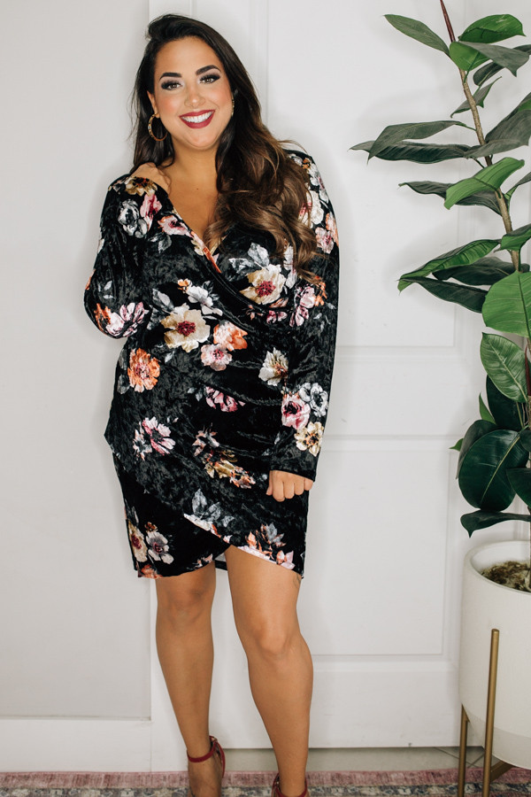 – VELVET FLORAL DRESS. V NECK AND ROUCHING ON THE SIDES MAKE THIS DRESS AN ULTIMATE BEST SELLER.
1X 16
2X 18
3X 20