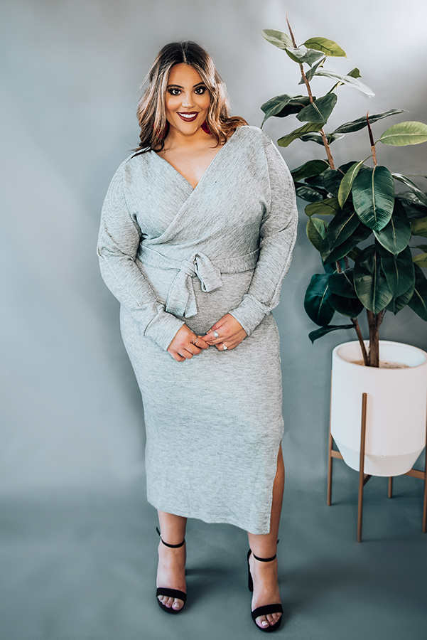 GREY, MAXI SURPLICE SWEATER DRESS W/SLIT AND TIE BELT. THICK MATERIAL. MODEL INFO: PIPER–SIZE 0, 5’5”, WEARING A SMALL. NIKI–SIZE 14, 5’4”, WEARING A LARGE AND FIT WAS SNUG.
95% POLYESTER, 5% SPANDEX
X-SMALL 0-2
SMALL 4-6
MEDIUM 6-8
LARGE 10-12
XL 12-14