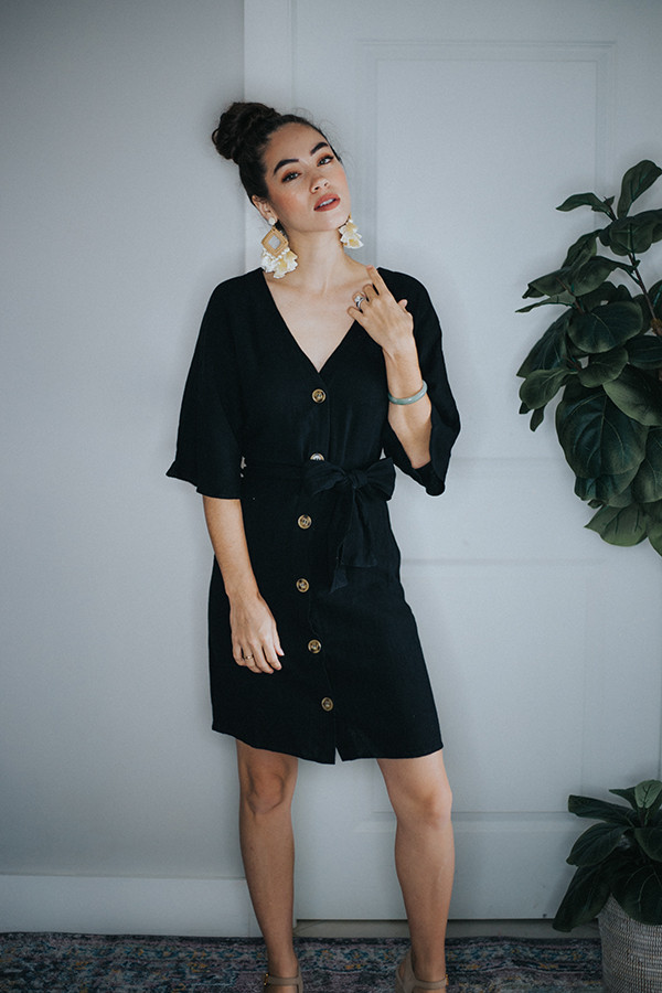 3/4 KIMONO SLEEVE SOLID BUTTON DOWN
V NECK DRESS WITH BOW TIE WAIST.
100% COTTON
SMALL THROUGH EXTRA LARGE
SMALL 0-4 MEDIUM 4-8 LARGE 10-12 XL 12-14