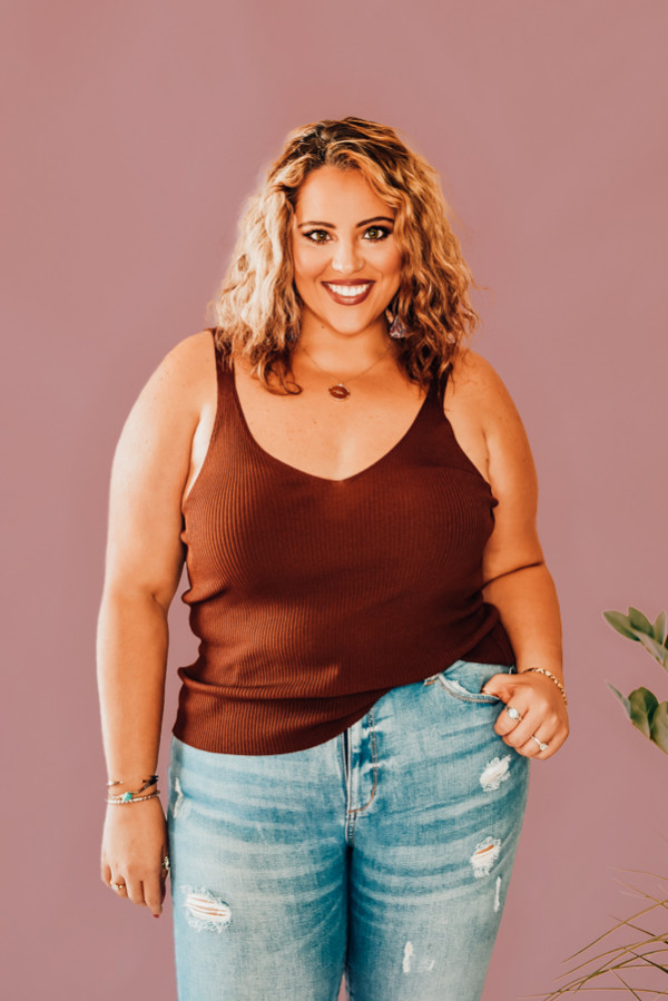 HAZEL, RIBBED SWEATER TANK TOP. AVAILABLE IN TWO COLORS. LONGER STRAPS AND HEAVIER FABRIC. HAZEL AND BLACK. 65% RAYON, 35% NYLON. PIPER IS A SIZE 0, WEARING A SMALL. NIKI IS A SIZE 14 WEARING A LARGE.
S 0-6
M 6-12
L 12-16