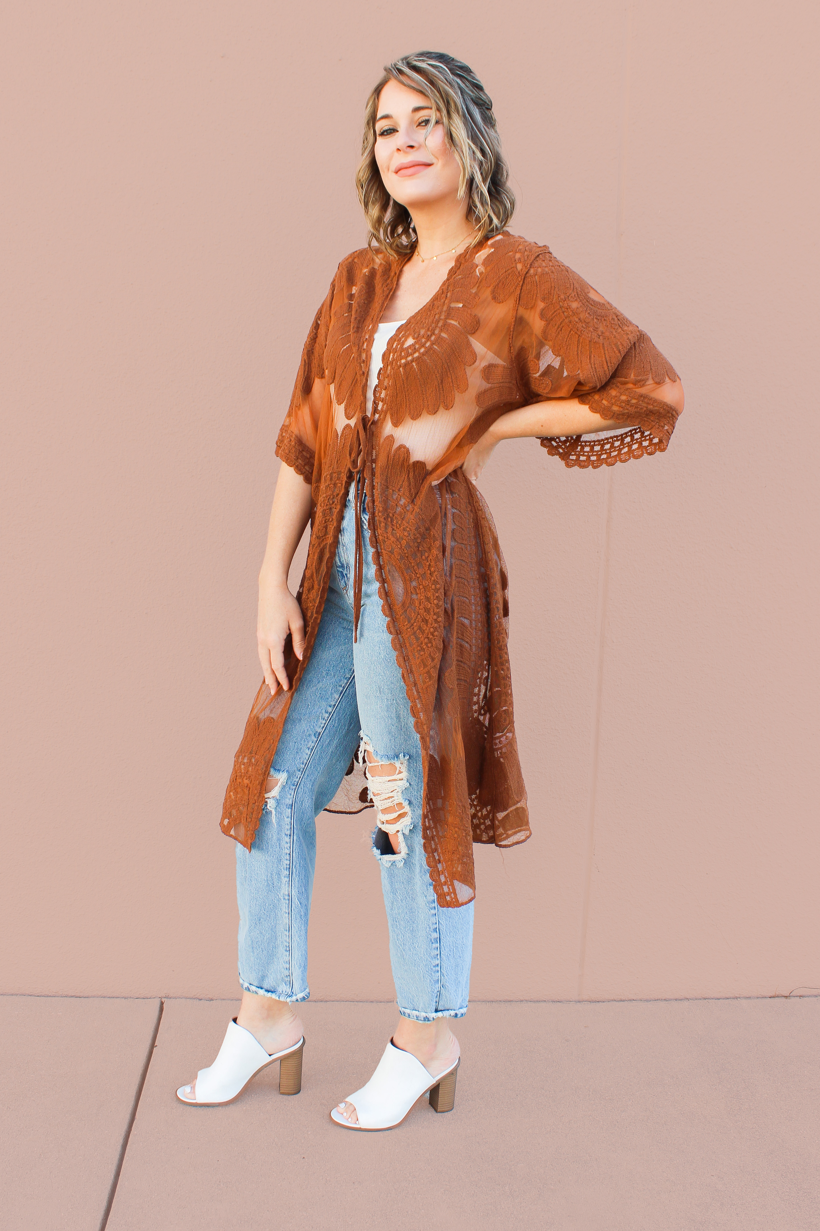 MAVERICK EXCLUSIVE! ONE SIZE FIT. SIMILAR TO OUR OG BLAKE KIMONO. CAMEL COLORED LACE WITH LARGE FLORAL DETAILING. SCALLOPED EDGE FRONT AND SLEEVES. LONG, FLOWY FIT. TIE UNDER BUST FOR THE OPTION OF WEARING IT CLOSED. 100% COTTON.
OS 0-22