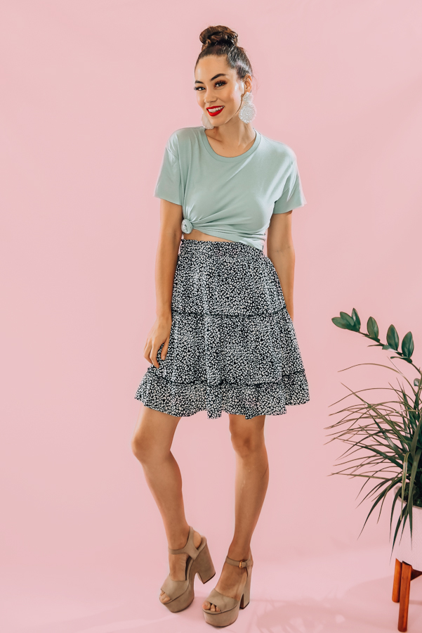 BLACK AND WHITE ANIMAL PRINTED, LAYERED AND RUFFLED SKIRT. ELASTIC WAIST AND LINED. 100% POLYESTER SKIRT AND LINING. PIPER IS 5’4, IS A SIZE 0 WEARING A SMALL. NIKI IS A SIZE 14, WEARING A SIZE XLARGE.
S 0-4
M 4-8
L 8-12
XL 12-16