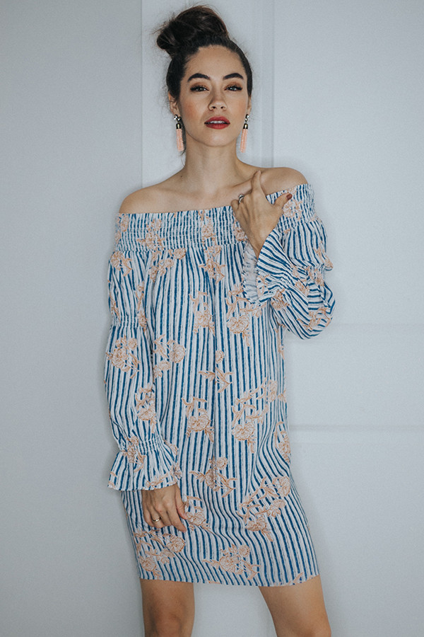 WHITE AND NAVY FLORAL OFF THE SHOULDER DRESS
FULL SIZE RUN
100% RAYON
SMALL 4-6 MEDIUM 8-10 LARGE 12-14
