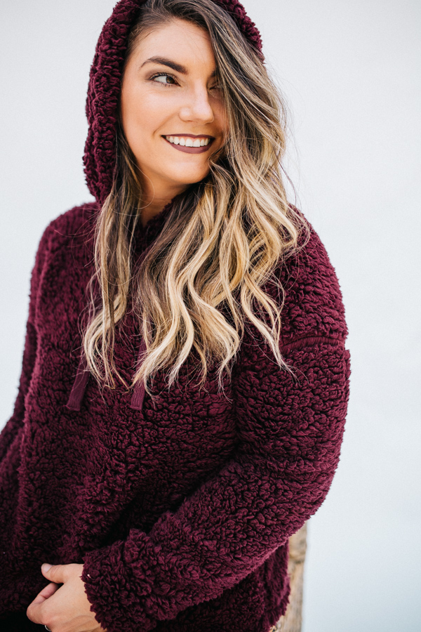 LONG SLEEVE FAUX FUR HOODIE TOP
WITH DRAWSTRING. BURGUNDY COLOR.
100% POLYESTER.
SMALL 2/4
MEDIUM 6/8
LARGE 10/12
X-LARGE 14/16
1X 18
2X 20
