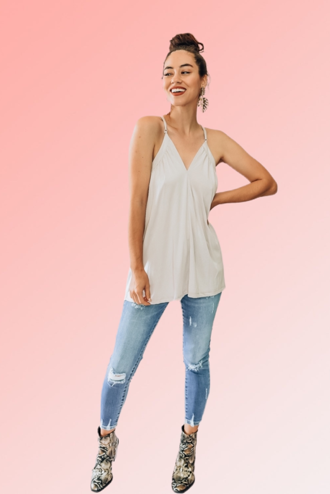 SLEEVELESS, RELAXED FIT, HALTER BACK HOOK CAMISOLE. AVAILABLE IN TWO COLORS – SHELL AND OLIVE. 73% BAMBOO, 27% POLYESTER. PIPER IS 5’4, SIZE 0 WEARING A SMALL, BACKWARDS. NIKI IS A SIZE 14, WEARING A LARGE.
S 0-6
M 6-12
L 12-18