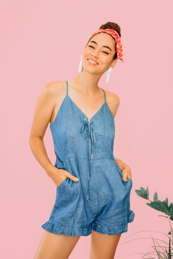 LIGHT WASH, JEAN COLORED ROMPER. TANK TOP STRAPS WITH LACE UP FRONT AND RUFFLE DETAIL ON SHORTS HEM. 100% COTTON. PIPER IS SMALL WEARING SIZE 0
S 0-4
M 4-8
L 8-12