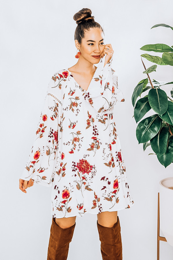 FLORAL BABYDOLL DRESS WITH BELL SLEEVES. MODEL INFO: PIPER IS A SIZE 0 AND WEARING A SMALL. NIKI IS A SIZE 14 AND WEARING A LARGE.
100% RAYON.
X-SMALL 0-2
SMALL 4-6
MEDIUM 8-10
LARGE 12-14
X-LARGE 16-18