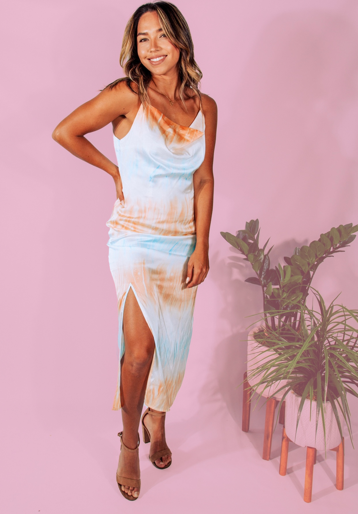 Exclusive to Maverick. Adjustable straps, slit, double lined and scoop flowy neckline. Amanda is 5’7, a size 2, wearing a small. Dallan is a size 4/6 also wearing a small. 100% Polyester.
XS 0-2
S 4-6
M 8-10
L 10-12
XL 12-14