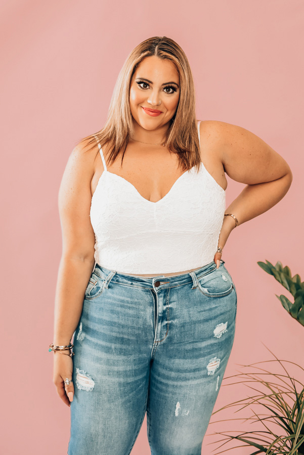 WHITE LACE OVERLAY TANK TOP BRALETTE. LINED WITH ADJUSTABLE STRAPS. AVAILABLE IN TWO COLORS – WHITE AND BLACK. 95% POLY, 5% SPANDEX. PIPER IS A SIZE 0, WEARING A SMALL. NIKI IS A SIZE 14 WEARING A XLARGE.
XS 0-2
S 4-6
M 8-10
L 12-14
XL 14-16