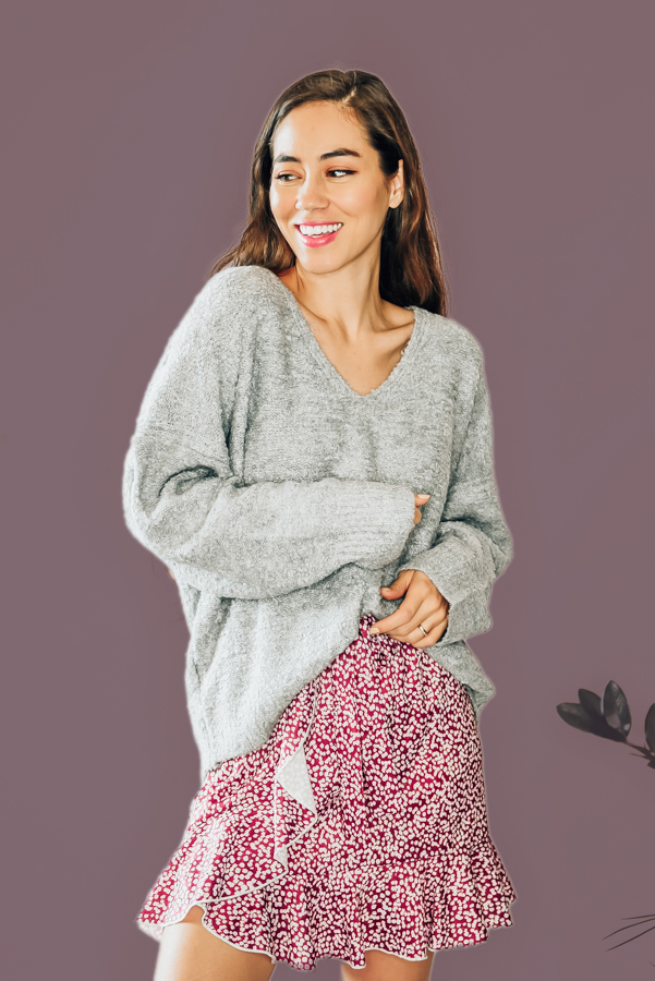 FLORAL FAUX WRAP SKIRT WITH ELASTIC WAISTBAND AND ADJUSTABLE TIE DETAIL. 95% POLYESTER, 5% SPANDEX. STEPHANIE IS 5’1 SIZE 4, WEARING SMALL, NIKI IS A SIZE 14, WEARING AN LARGE.
XS 0-2
S 4-6
M 8-10
L 10-12
XL 12-14