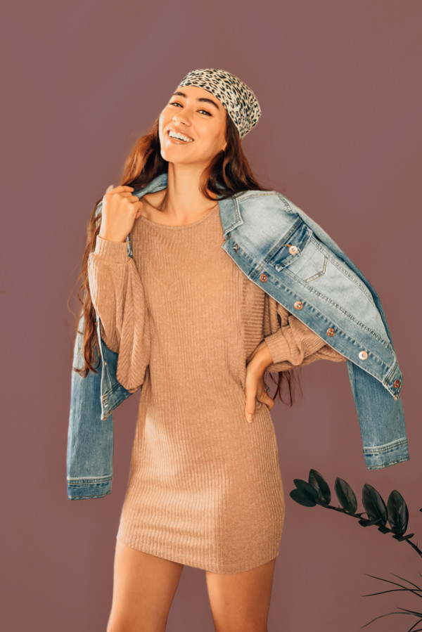 TAN DOLMAN SLEEVE SWEATER TUNIC. AVAILABLE IN TWO COLORS, TAN AND BLACK. 95% POLYESTER, 5% SPANDEX. PIPER IS A SIZE 0, WEARING A SMALL. NIKI IS A SIZE 14 WEARING A LARGE.
S 0-6
M 6-12
L 12-16