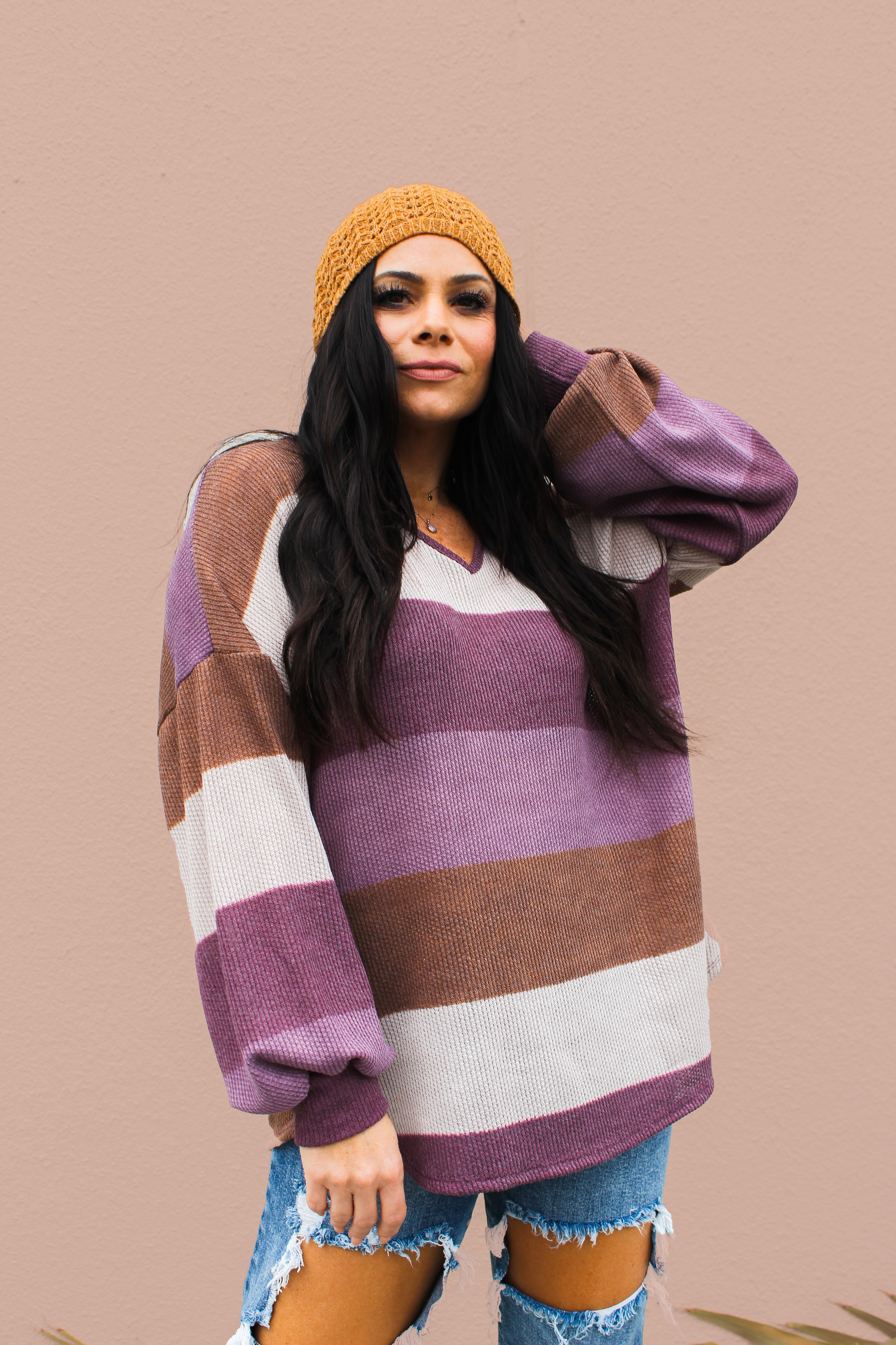 LIGHTWEIGHT WAFFLE KNIT TOP. SHADES OF PURPLE STRIPES. V NECK WITH DROP SHOULDER CUFFED SLEEVES. VERY SOFT AND STRETCHY, LOOSE FIT. 78% POYESTER, 18% RAYON, 4% SPANDEX. STEPHANIE IS 5’4” SIZE 4 WEARING SMALL.
S 0-4
M 4-8
L 8-12
XL 12-16