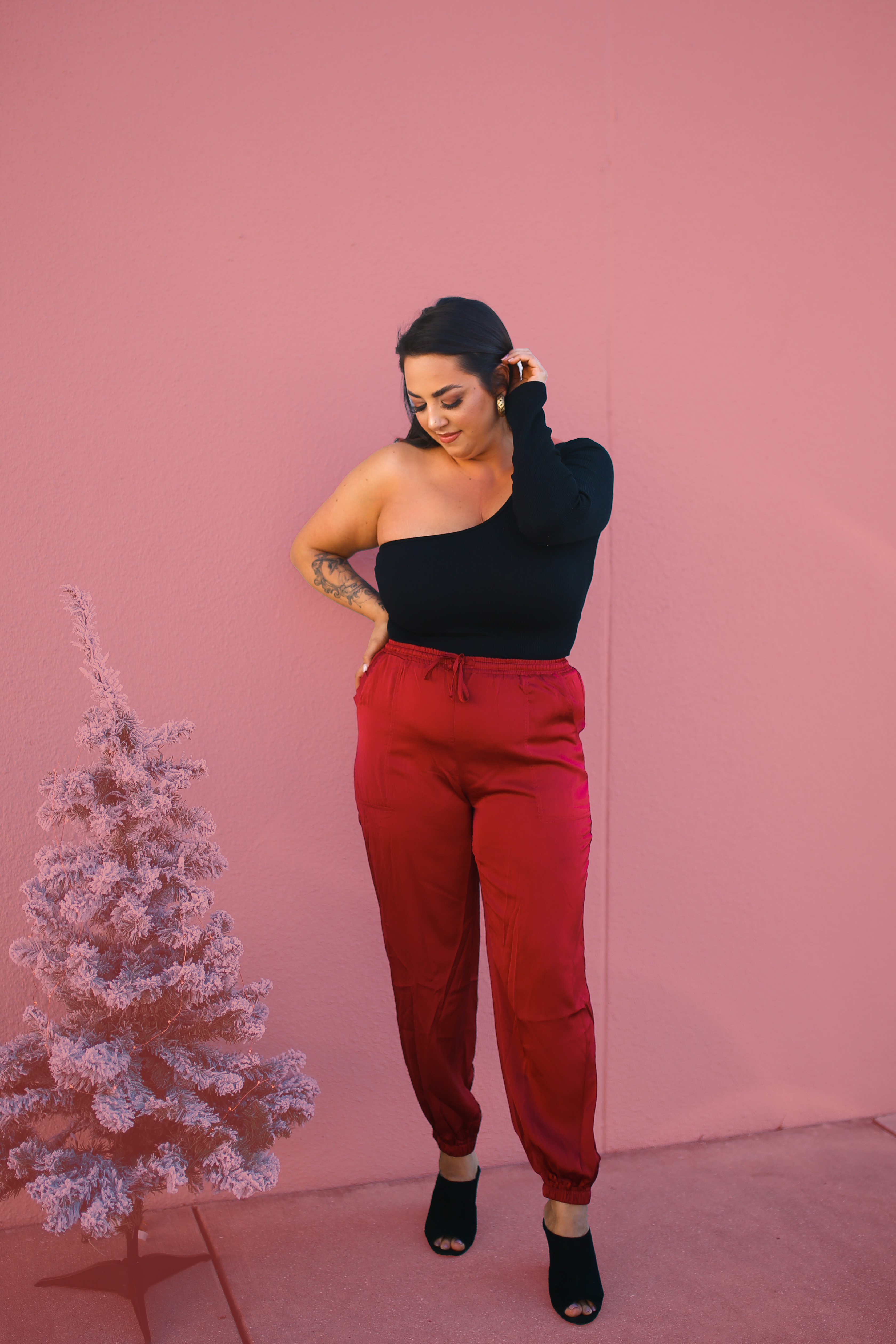 MAVERICK EXCLUSIVE! DEEP RED, SILK-LIKE, HIGHWAIST, CUFFED ANKLE PANTS. FRONT AND BACK POCKETS. ADJUSTABLE DRAWSTRING ELASTIC WAIST. SILKY SOFT MATERIAL IS NOT STRETCHY. 100% POLYESTER.