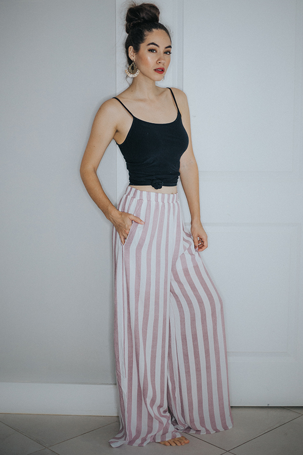 BERRY/OFF WHITE STRIPED PANTS. ELASTIC WAIST AND POCKETS. NO SLITS IN LEGS.
100% RAYON
COMES IN SAGE/OFF WHITE ALSO.
SMALL 4-6 MEDIUM 8-10 LARGE 12-14
