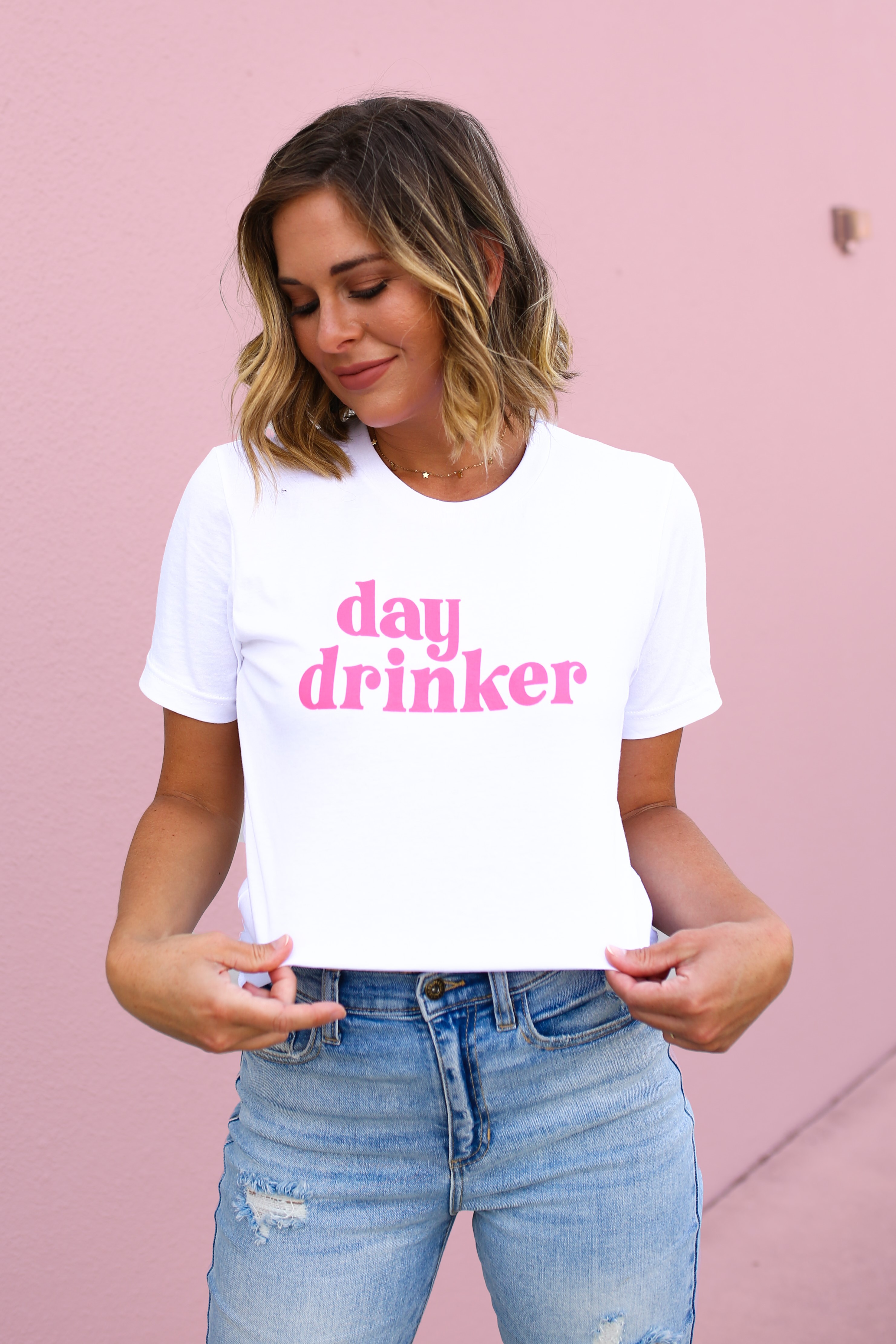 MAVERICK EXCLUSIVE! WHITE UNISEX TEE. NEON PINK “DAY DRINKER” GRAPHIC. 100% COTTON. GABBY IS 5’8” A SIZE 12 AND 38DD WEARING A LARGE. AMANDA IS 5’7” A SIZE 2, WEARING A SMALL.
S 0-4
M 4-8
L 8-12
XL 12-16
XXL 16-18
