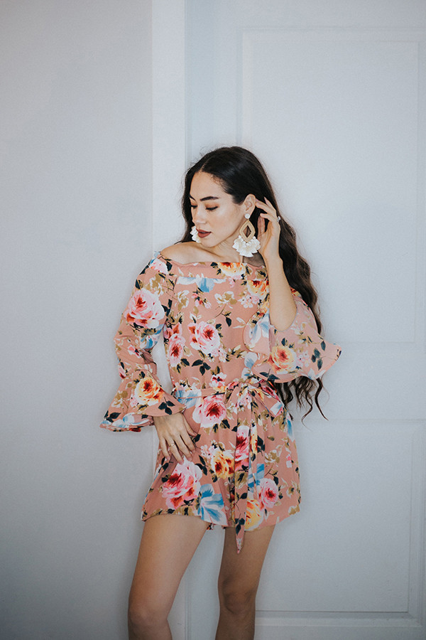 BLUSH FLORAL ROMPER WITH TIE WAIST AND BELL ELASTIC SLEEVE. 97% POLY 3% SPANDEX.
SMALL 4-6 MEDIUM 8-10 LARGE 12-14