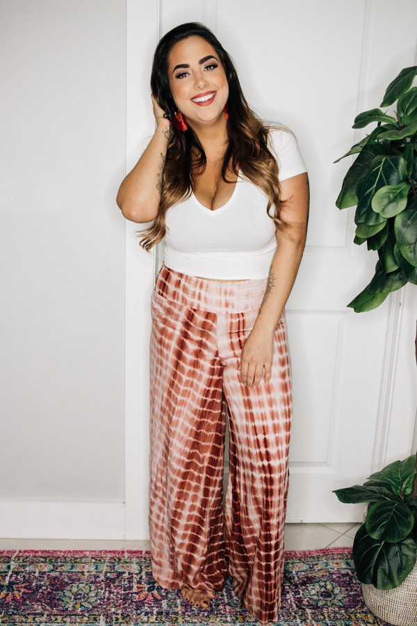 TIE DYE WIDE LEG PANTS WITH
ELASTIC WAIST.
100% RAYON.
XS 0-2
SMALL 4-6
MEDIUM 8-10
LARGE 12-14
X-LARGE 16-18